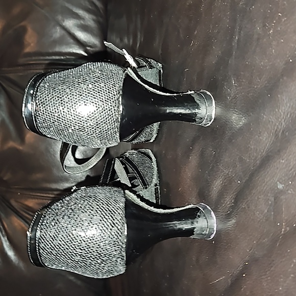 Shoes - Picture 4 of 7